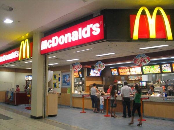 15 coisas idiotas para se fazer na fila do McDonald’s