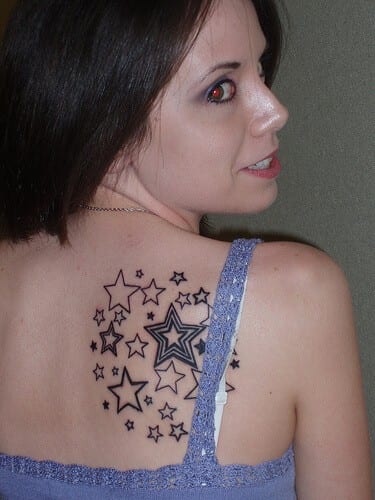 tattoo feminina nas costas. Esta é a tradicional Tatuagem de estrela nas costas. Tatuagens Femininas de 
